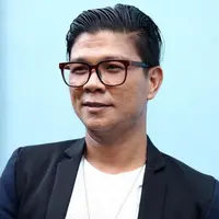 Dikelilingi wanita cantik dan dicap Playboy, Andika kangen band cuek.