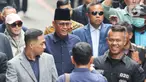 Pimpinan Ponpes Al Zaytun Panji Gumilang tiba di Bareskrim Polri, Jakarta, Senin (3/7/2023). (Liputan6.com/Herman Zakharia)
