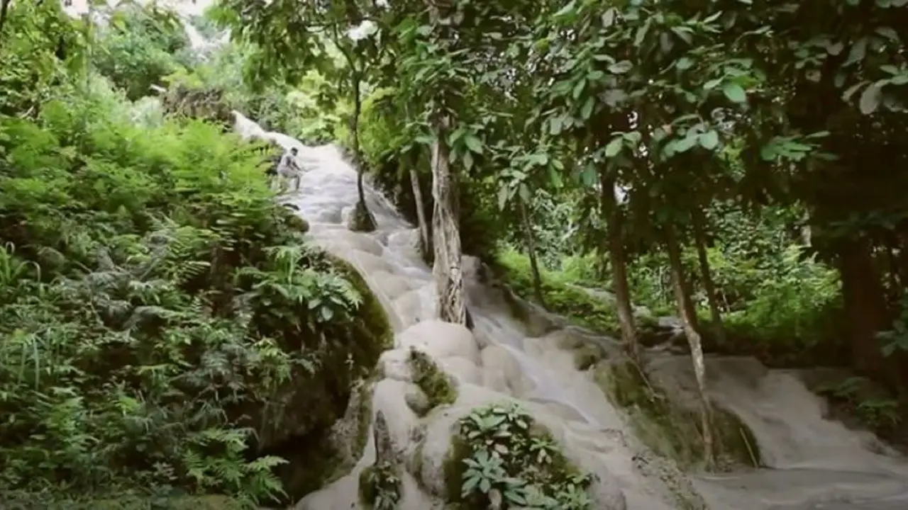 Air terjun lengket