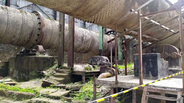 Menelusuri pabrik Indarung I di kawasan PT Semen Padang. Pabrik ini berdiri pada Maret 1910 dengan nama NV Nederlandsch Indische Portland Cement Maatschappij (NV NIPCM).