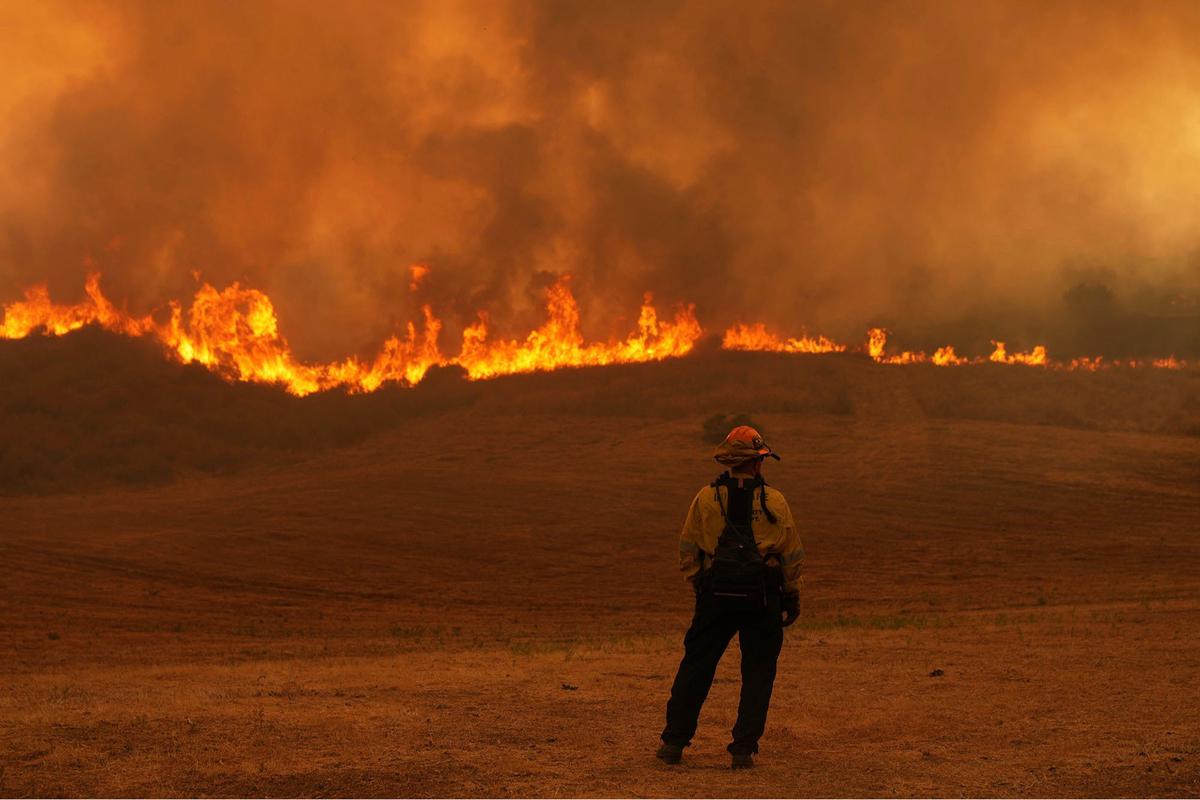 FOTO: Kebakaran Hutan Mengerikan di Utara Los Angeles,  Ribuan Warga Dievakuasi