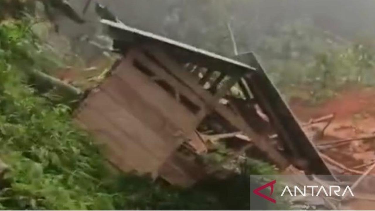 Longsor Cianjur Terjang Campaka Mulya, Enam Rumah Rusak dan Akses Jalan Terputus