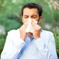 Ilustrasi terserang gejala batuk, pilek, dan sakit tenggorokan. (Credit: Shutterstock/AshTproductions)