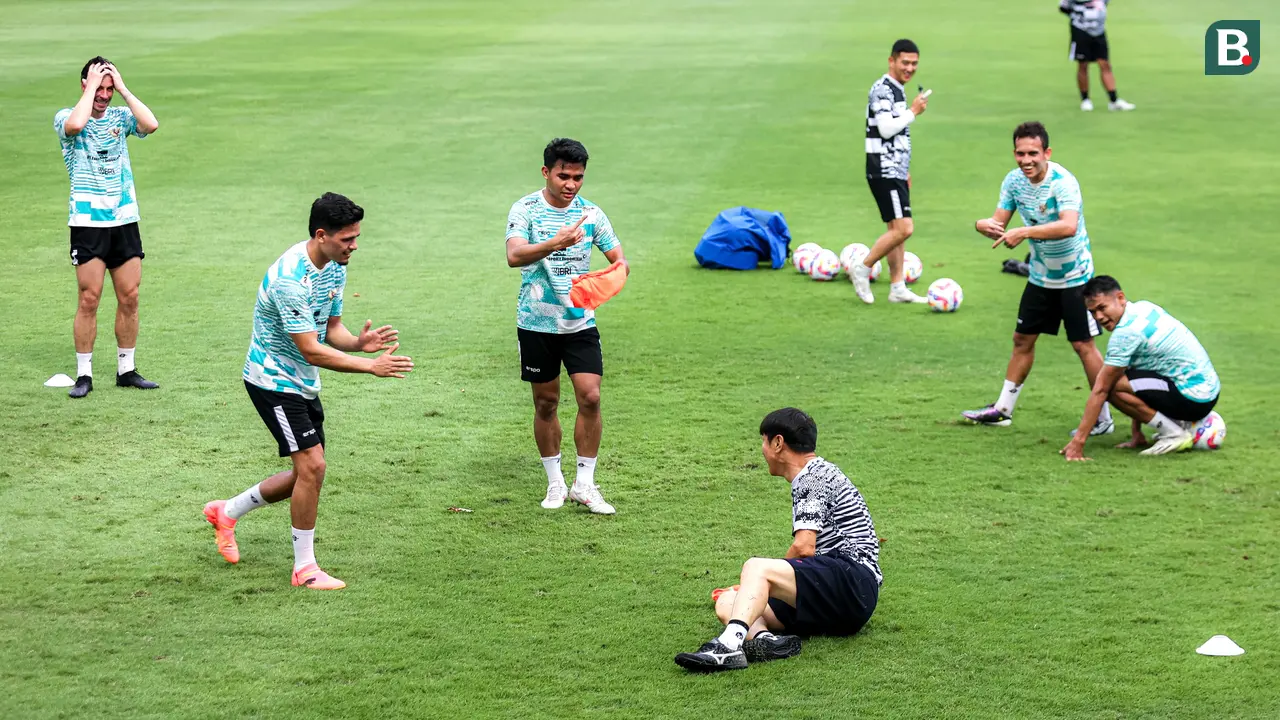 Foto: Ga Ada Akhlak, Ini Momen Shin Tae-yong Dibuat Terkapar oleh Pemainnya saat Gim Rondo