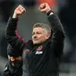 Pelatih Manchester United, Ole Gunnar Solskjaer berselebrasi usai pertandingan melawan Newcastle United pada lanjutan Liga Inggris di St James 'Park (2/1). MU menang 2-0 atas Newcastle. (Owen Humphreys/PA via AP)