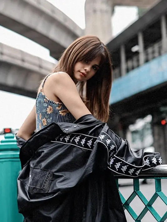 Sumber tersebut menjelaskan bahwa Selena Gomez pamit mundur akibat penyalahgunaan Narkoba. itu terjadi lantaran sahabatnya, Christina Grimmie tewas dibunuh. Sejak itu ia mulai mabuk-mabukan. (Instagram/selenagomez)