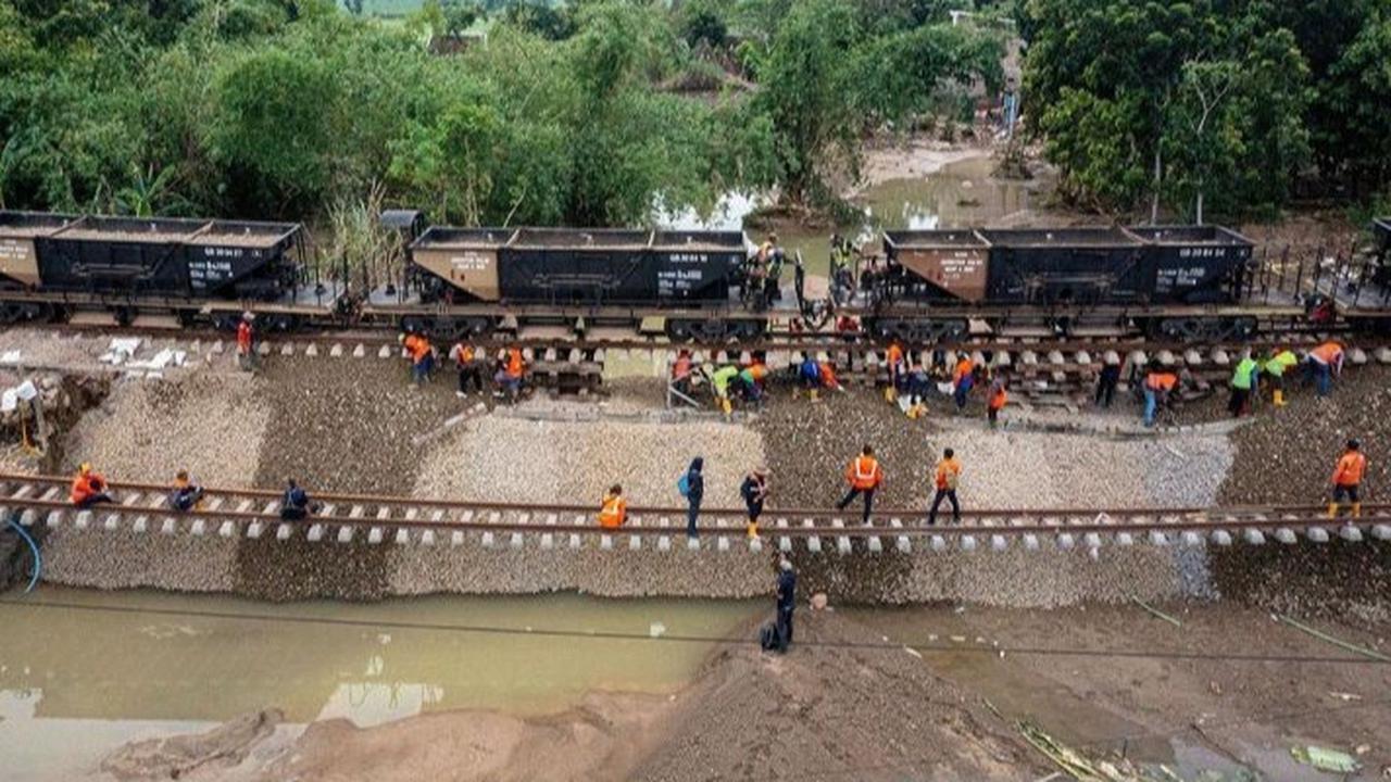 Banjir Terjang Grobogan, KAI Umumkan Daftar Kereta Api yang Terdampak