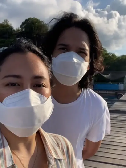 Bersama sang suami, Baskara Mahendra, Sherina membagikan Video di akun Instagramnya. Mereka bercerita tentang kondisi di tempat yang tidak bisa dikunjungi semua orang. (Instagram/sherinasinna)