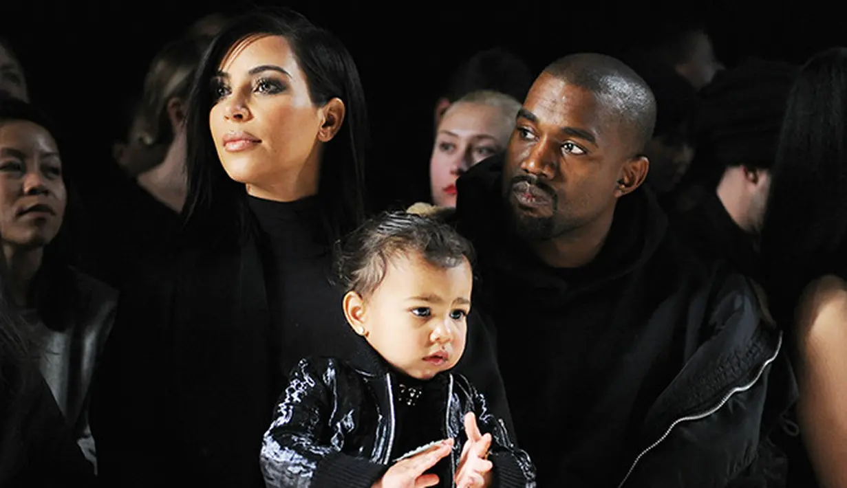 Chicago West sendiri lahir pada 15 Januari 2018 dengan menggunakan rahim ibu pengganti. (billboard)