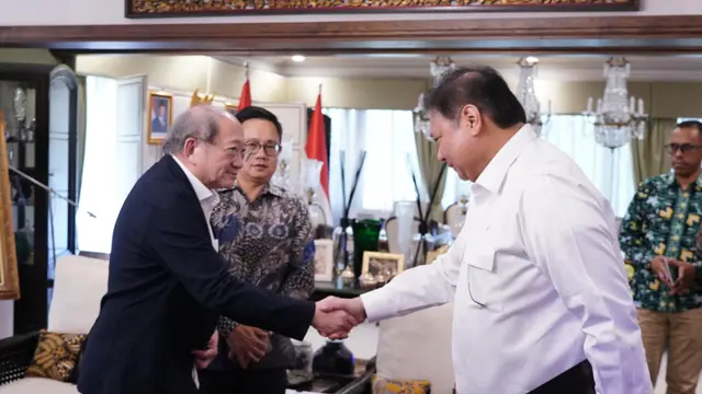 Menteri Koordinator Bidang Perekonomian Airlangga Hartarto menerima kunjungan Chairman of Singtel dan Temasek Board Members Lee Theng Kiat pada Jumat, 18 Juli 2025. (Foto: ekon.go.id)