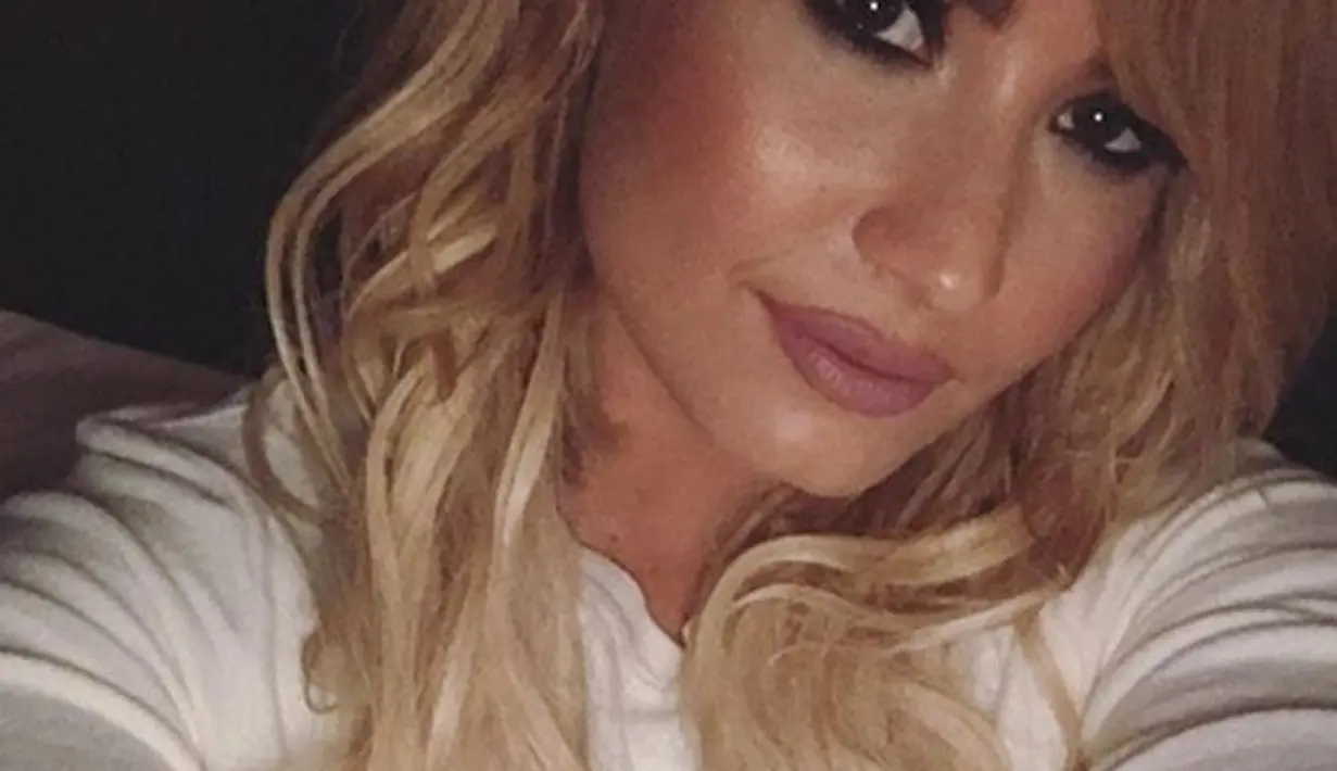 Sejak awal dikabarkan putus, Demi sudah mengakui bahwa ini merupakan hal yang sulit baginya. Namun ia mengatakan bahwa dirinya dan Wilmer akan tetap menjadi teman baik. (Instagram/ddlovato)