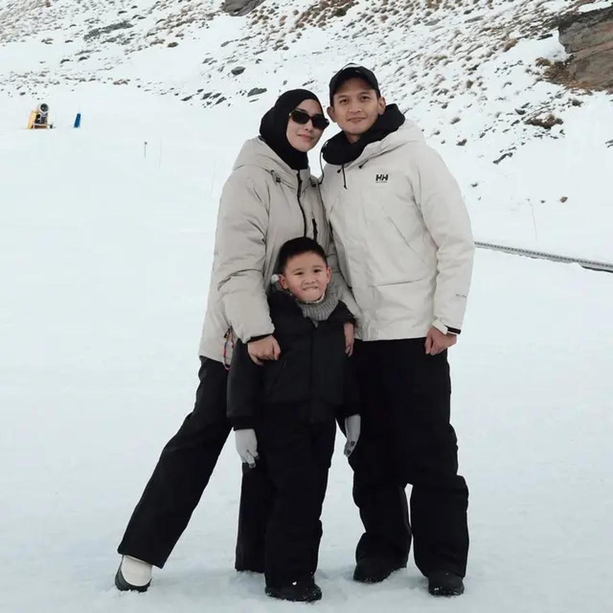 Gaya Liburan Citra Kirana di New Zealand Bersama Keluarga, Inspirasi Fashion Musim Dingin