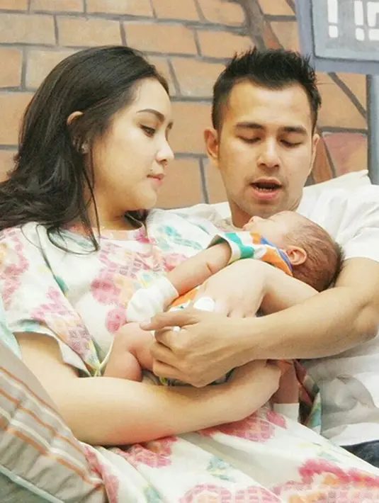 Kehadiran si buah hati semakin melengkapi kebahagiaan pasangan Raffi Ahmad dan Nagita Slavina dalam membangun sebuah keluarga. (via instagram/@raffinagita1717)