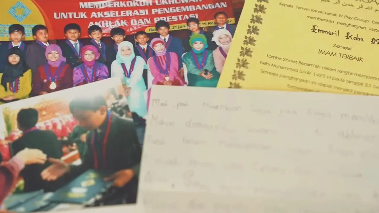 Setahun Kepergian Anaknya, Istri Ridwan Kamil Menangis Temukan Surat Eril Saat Kelas 6 SD