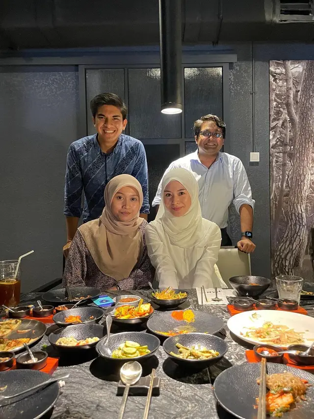 Dijodohkan Netizen, Ini 6 Potret Kebersamaan Ayana Moon dan Syed Saddiq