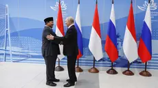 Presiden Prabowo Subianto  dan Presiden Rusia Vladimir Putin mengadakan pertemuan di sela-sela Forum Ekonomi Timur di Vladivostok, Kamis, 3 September 2026. (AFP/  Vyacheslav Prokofyev/ Pool)