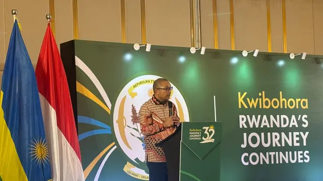 Direktur Jenderal Asia Pasifik dan Afrika Kementerian Luar Negeri Republik Indonesia Santo Darmosumarto saat menyampaikan sambutan dalam Liberation Day Rwanda, yang juga dikenal secara lokal dengan sebutan Kwibohora, di Jakarta, Jumat (17/7/2026).