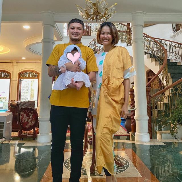 Bunga Jelitha Umumkan Hamil Anak Kedua, Ini 6 Potret Keluarga Kecilnya