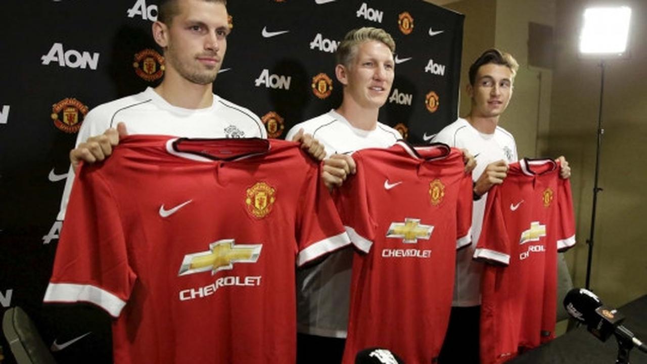 Manchester United perkenalkan gelandang baru Bastian Schweinsteiger