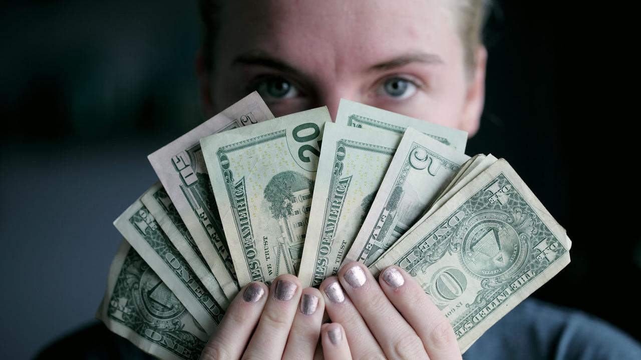 ilustrasi uang, orang kaya, keserakahan