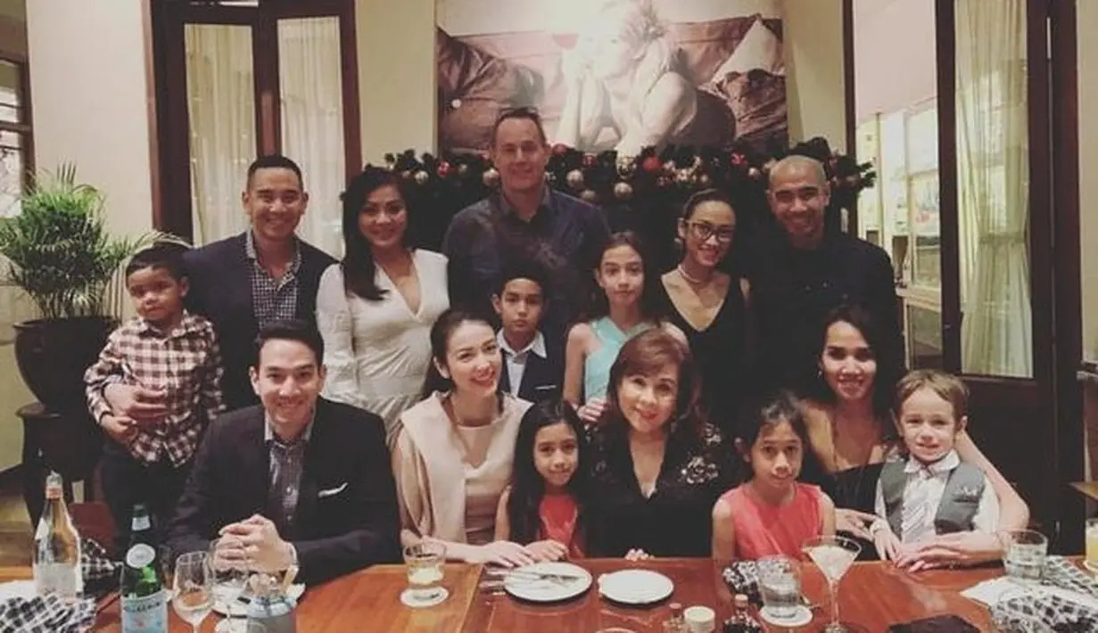 Velove Vexia dan Zakry Sulisto (Sumber: Instagram/vaelovexia
/putrisfarmer)