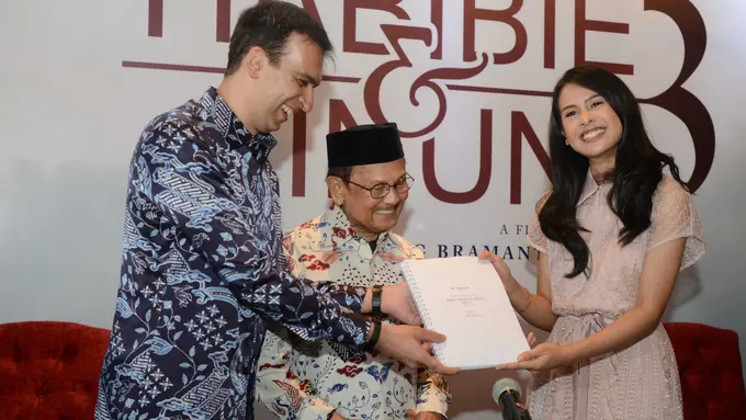 [Fimela] Maudy Ayunda di Film Habibie & Ainun