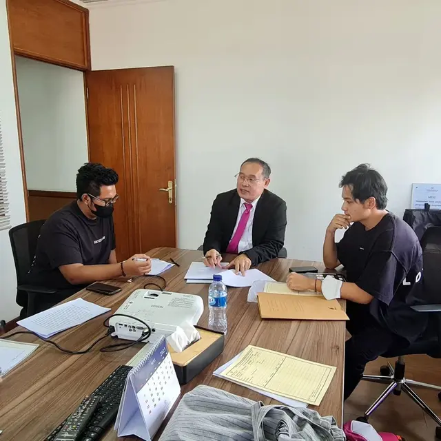 Randy Martin saat menjalani bimbingan skripsi. (Foto: Instagram/randymartinnn)