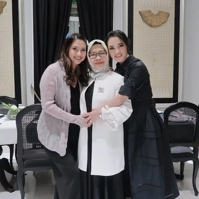 [Fimela] Ririn Ekawati dan Rini Yulianti