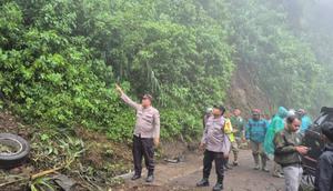 TKP kecelakaan tunggal di Tanjakan Wedi Ireng, Ngadas, Kabupaten Malang, Jawa Timur, atau jalur wisata Bromo, Senin (15/12/2025). (Liputan6.com/ Dok Humas Polres Malang)