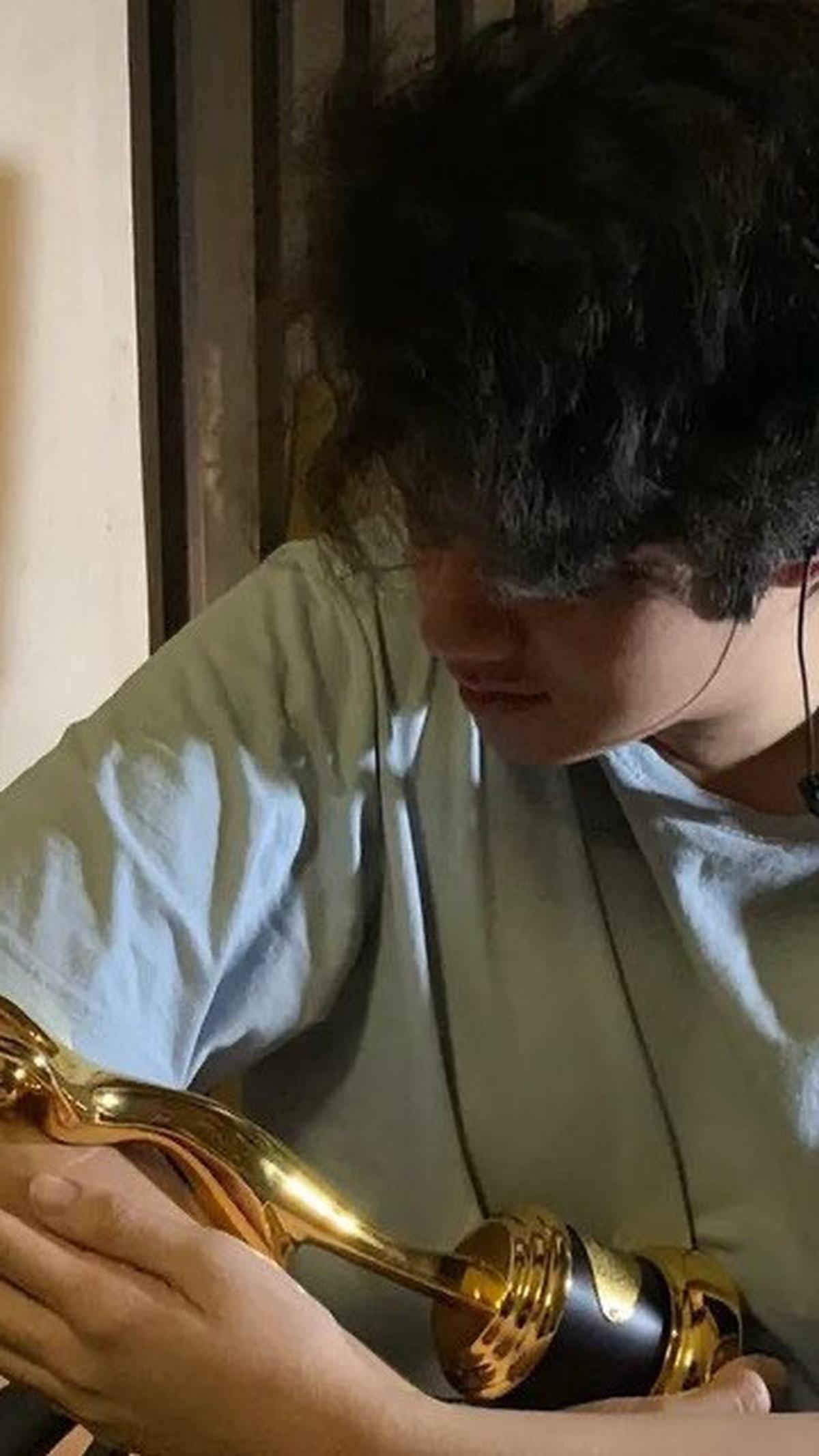 Grup duo milik Liam dan adiknya ini diketahui bernama Livingroom. Tak main-main, duo milik Liam pernah menjadi pemenang Duo/Group/Kolaborasi Rap Hip Hop Terbaik" di AMI Awards ke-25 di tahun 2022.