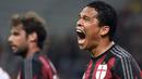 Pemain AC Milan, Carlos Bacca terlihat kecewa setelah gagal mencetak gol saat melawan Carpi FC pada lanjutan Serie A Italia di Stadion Giuseppe Meazza, Milan, Italy,Kamis (21/4/2016) atau Jumat dini hari WIB. (EPA/Daniel Dal Zennaro)