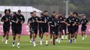 Pemain Bayern Munchen saat mengikuti sesi latihan jelang bergulirnya kompetisi Liga Jerman di Munich, Jerman, Sabtu (12/9/2020). Bayern Munchen akan menghadapi Schalke pada laga pembuka kompetisi Liga Jerman musim 2020/2021. (AP Photo/Matthias Schrader)