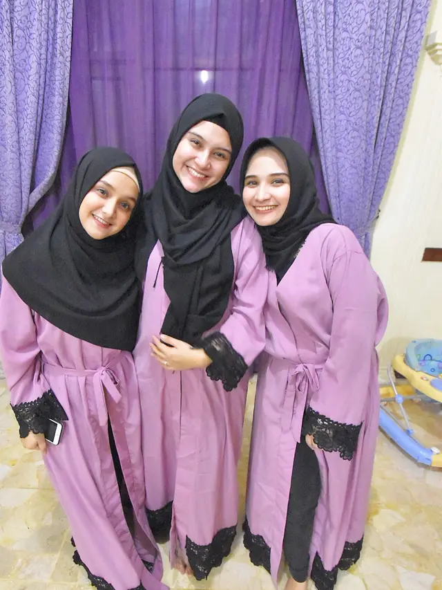 Momen kebersamaan Sarah dan Zee Zee Shahab