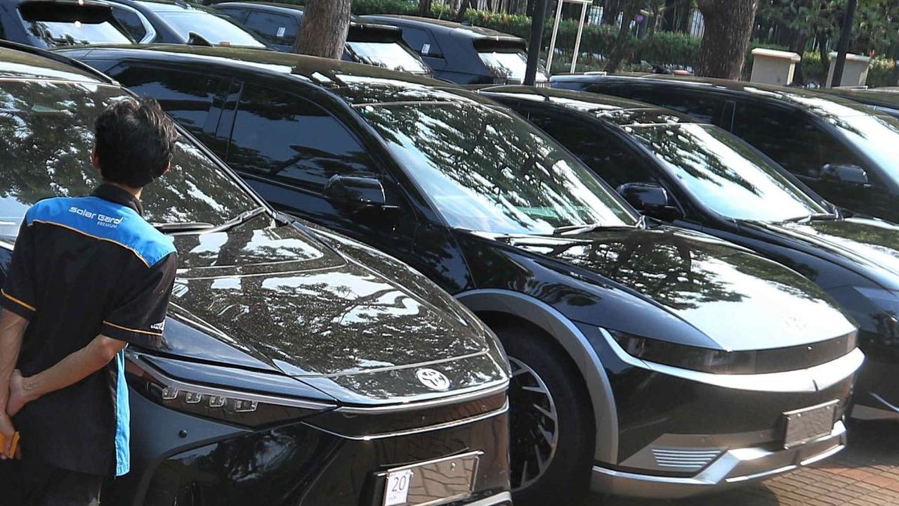 Seperti yang terlihat di lokasi, mobil listrik tersebut berasal dari sejumlah produsen kendaraan di Indonesia.