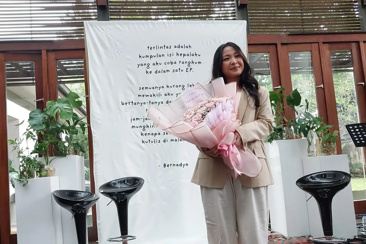 Bernadya menuangkan isi kepalanya lewat EP terlintas