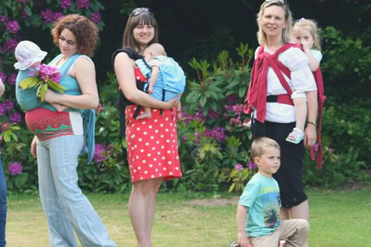 Babywearing/copyright eumom.ie