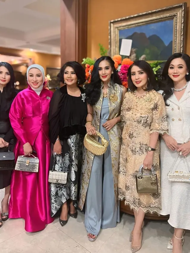 Model Cardigan Panjang Diah Permatasari