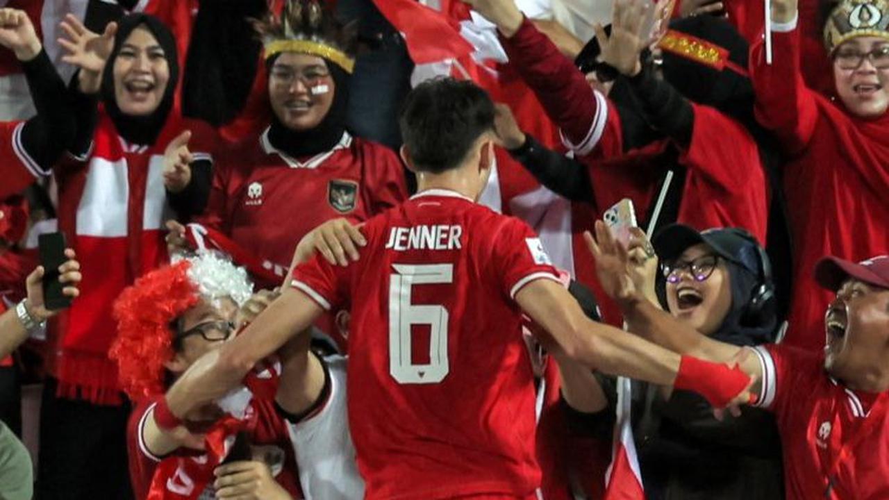 Gol yang dicetak Ivar Jenner pada menit ke-19 membuat suporter yang memenuhi stadion bergemuruh.&nbsp;Foto: Karim Jaafar/AFP