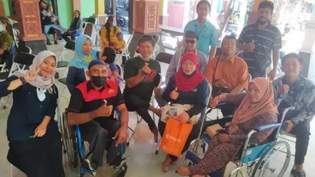 Para penyandang disabilitas di Sidoarjo, Jawa Timur. Foto: LDC