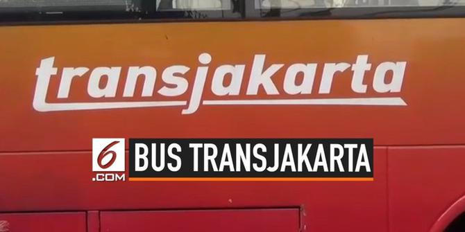 VIDEO: Polisi Periksa Bus Transjakarta yang Mangkrak
