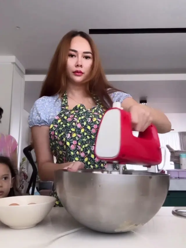 [Fimela] Aura Kasih masak