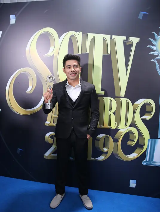 Riza Syah DI SCTV Awards 2019 di studio 6 EMTEK, Daan Mogot, Jakarta Barat, Jumat (29/11/2019). (Adrian Putra/Fimela.com)
