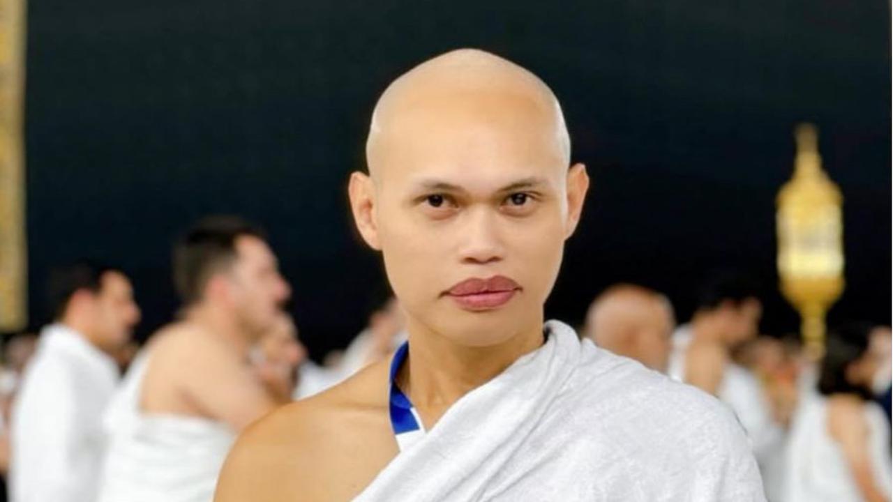 Potret Wanda Hara Jalani Ibadah Umrah di Akhir Tahun, Tuai Pujian Netizen
