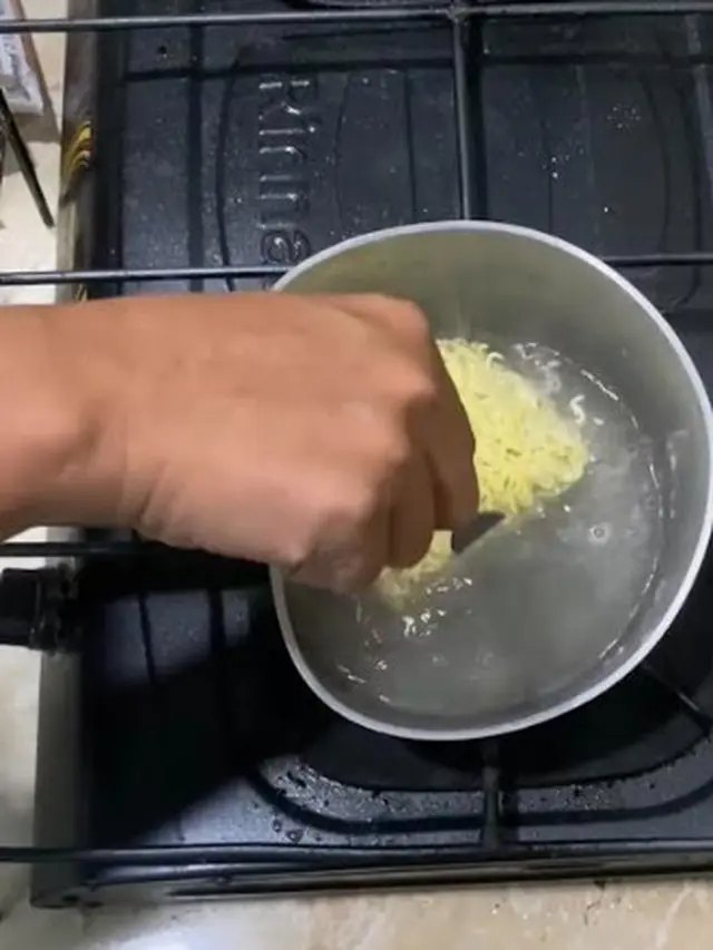 Viral Habiburokhman Masak Mi Pakai Gas Melon 3 Kg