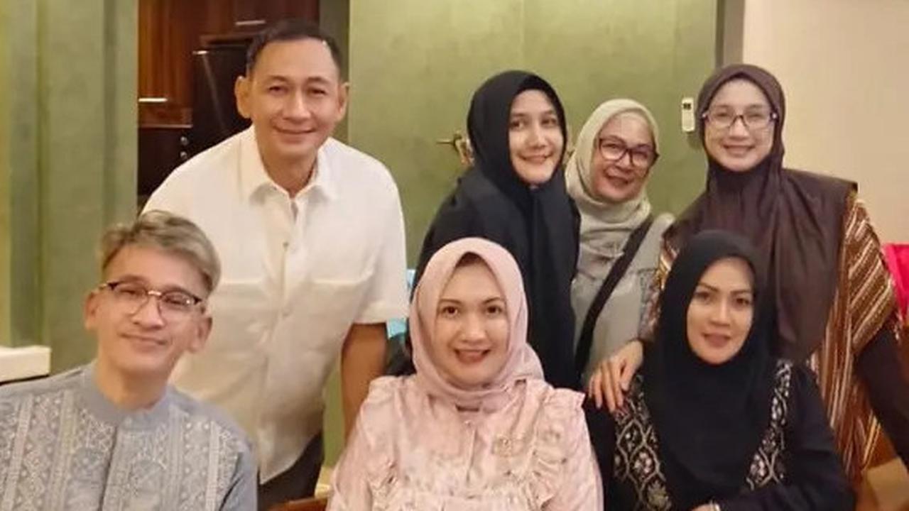 6 Potret Desy Ratnasari dan Ruben Onsu Hadiri Acara Halal Bihalal Artis Lawas, Tampak Akrab dan Bersahabat