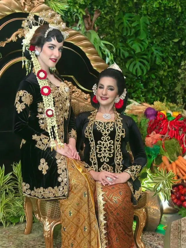 Potret acara prosesi adat Jawa Tasya Farasya (Sumber: Instagram/tasyafarasya)