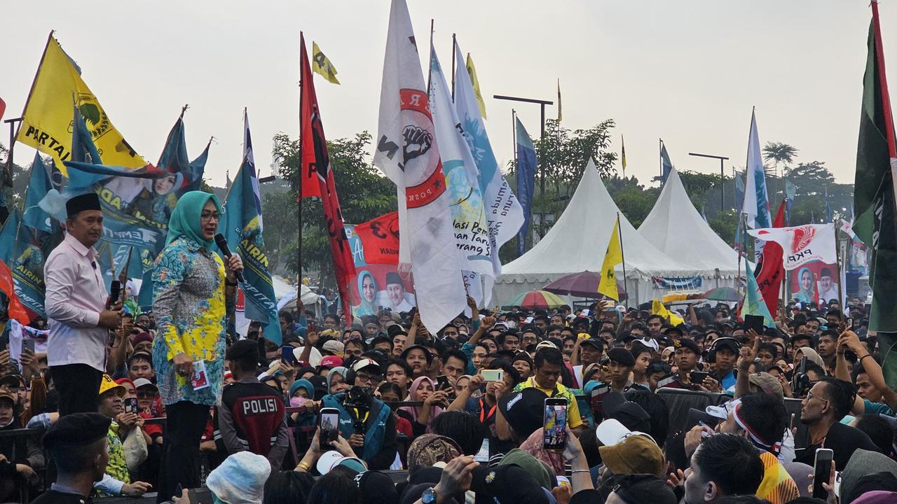 Teriakan 'Rakyat Bersatu Tak Bisa Dikalahkan' Menggema di Kampanye Akbar Airin-Ade