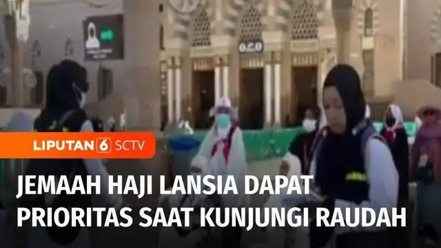 Jemaah haji Indonesia yang termasuk kategori usia lanjut mendapat prioritas saat memasuki Raudah di Masjid Nabawi, Madinah. Selain mendapat pendampingan petugas haji, mereka juga ditempatkan di barisan paling depan dalam antrean.