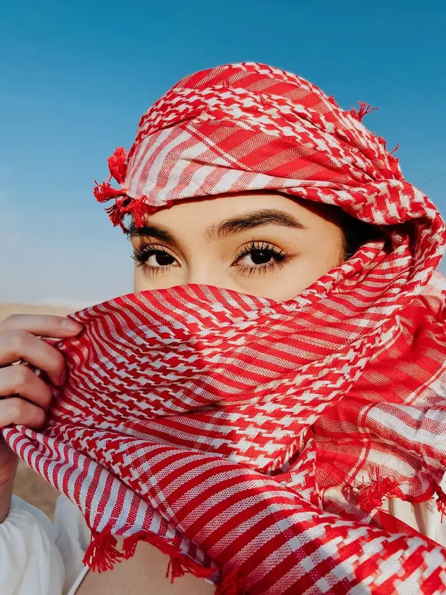 6 Gaya Bak Putri Jasmine dari Caitlin Halderman yang Liburan di Dubai, Tabrak Tren Liburan Musim Dingin Para Artis