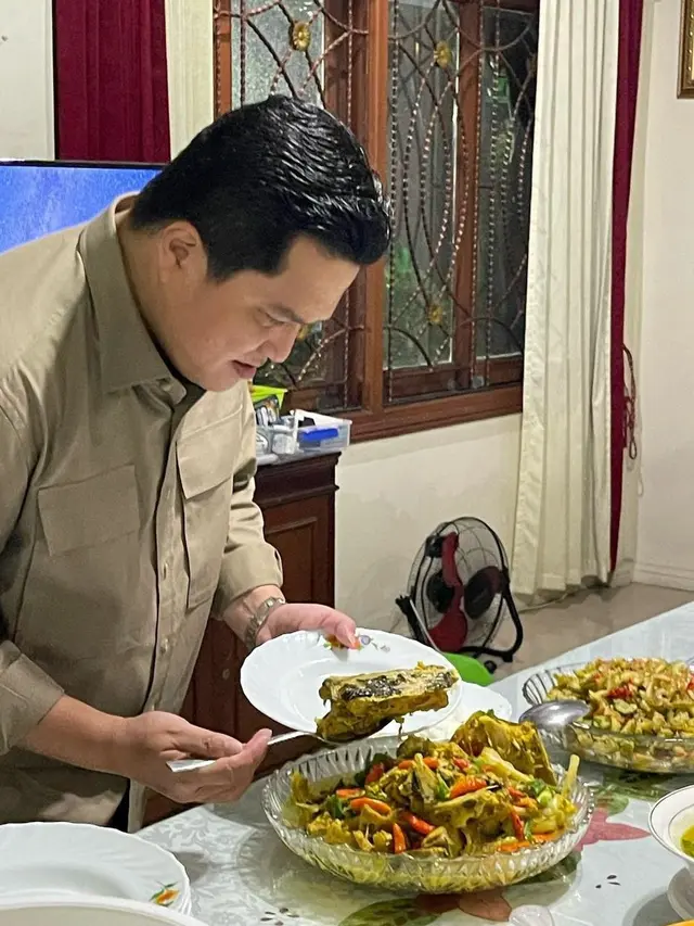 Dahlan Iskan membagikan 5 foto pertemuannya dengan Erick Thohir. (Tangkapan layar instagram @dahlaniskan19)